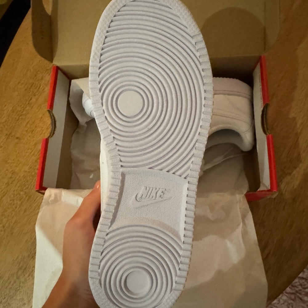 Women’s Nike Court Vision Low - Size 7 - Picture 2 of 4